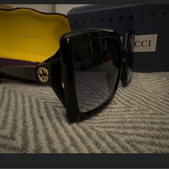 NWT Gucci GG0876s Oversized Black Sunglasses with authenticity card - Picture 5 of 5